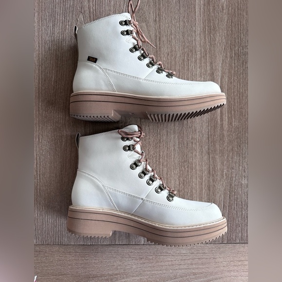 Teva Boots Midform Lace Up Leather Winter Fall Hiking White Swan W's 10 NWB - Picture 7 of 16